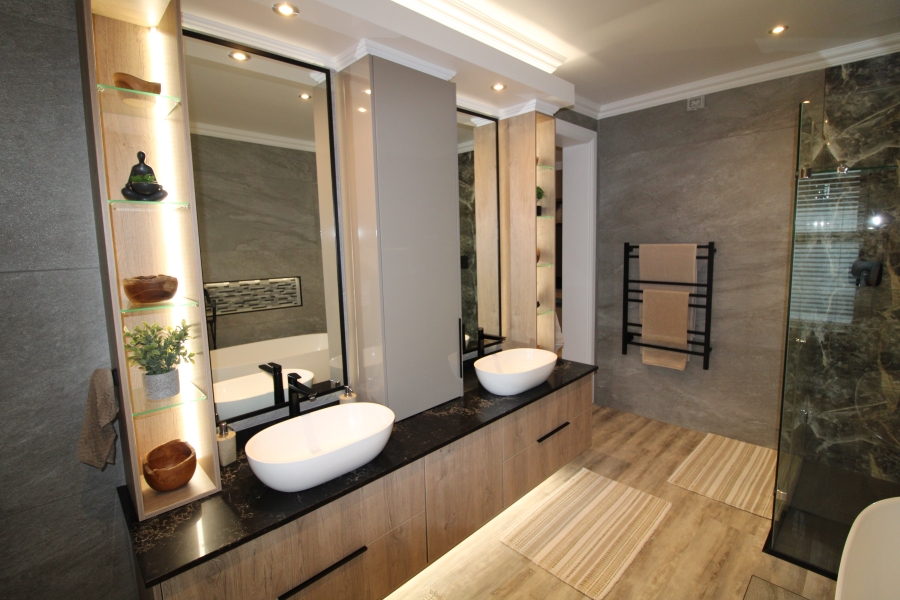 3 Bedroom Property for Sale in Kingswood Golf Estate Western Cape